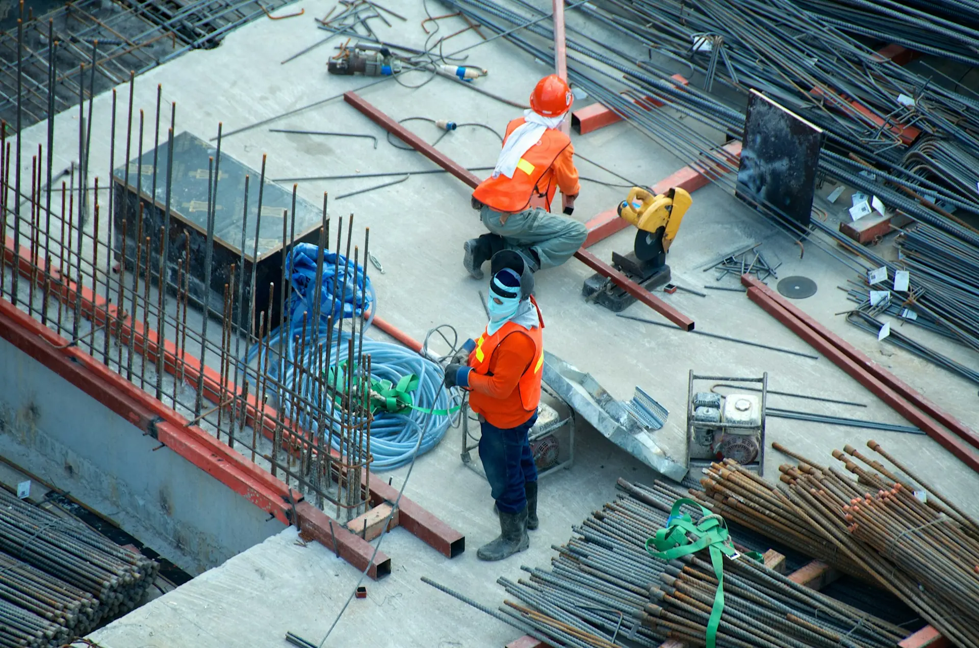 Crew placing rebar on an elevated deck